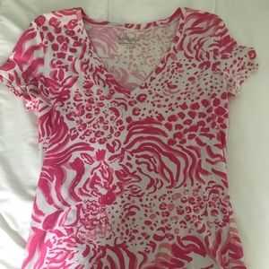 Iilly Pulitzer vneck top
